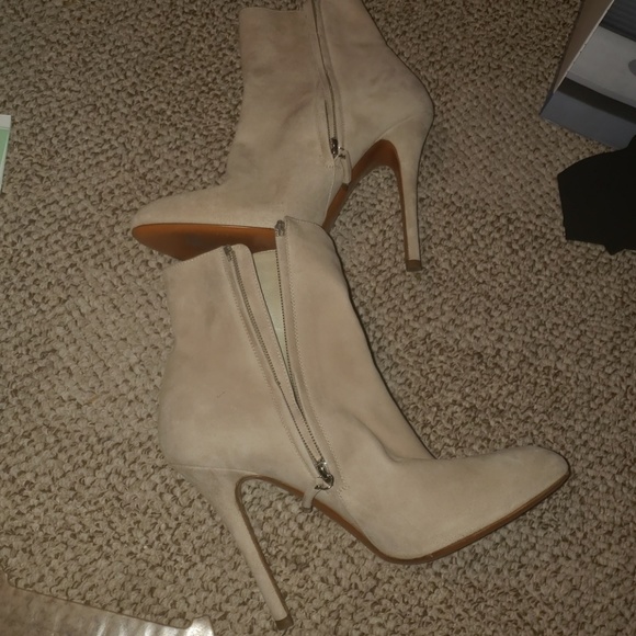 Ralph Lauren NWT  MADE IN ITALY CREAM SUEDE PURPLE LABEL PLATFORM BOOTIES - Picture 7 of 8